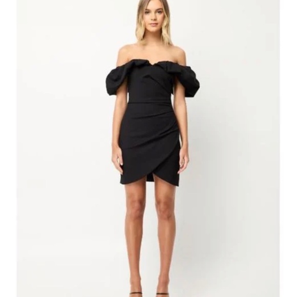 Elliatt Zanzibar off shoulder black dress 👗 - Picture 3 of 9